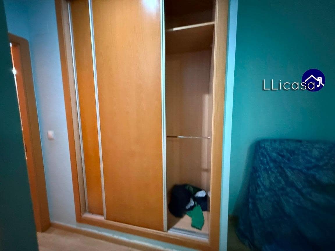 3 soveværelse Lejlighed til leje i La Pobla de Vallbona med garage - € 800 (Ref: 9565391)