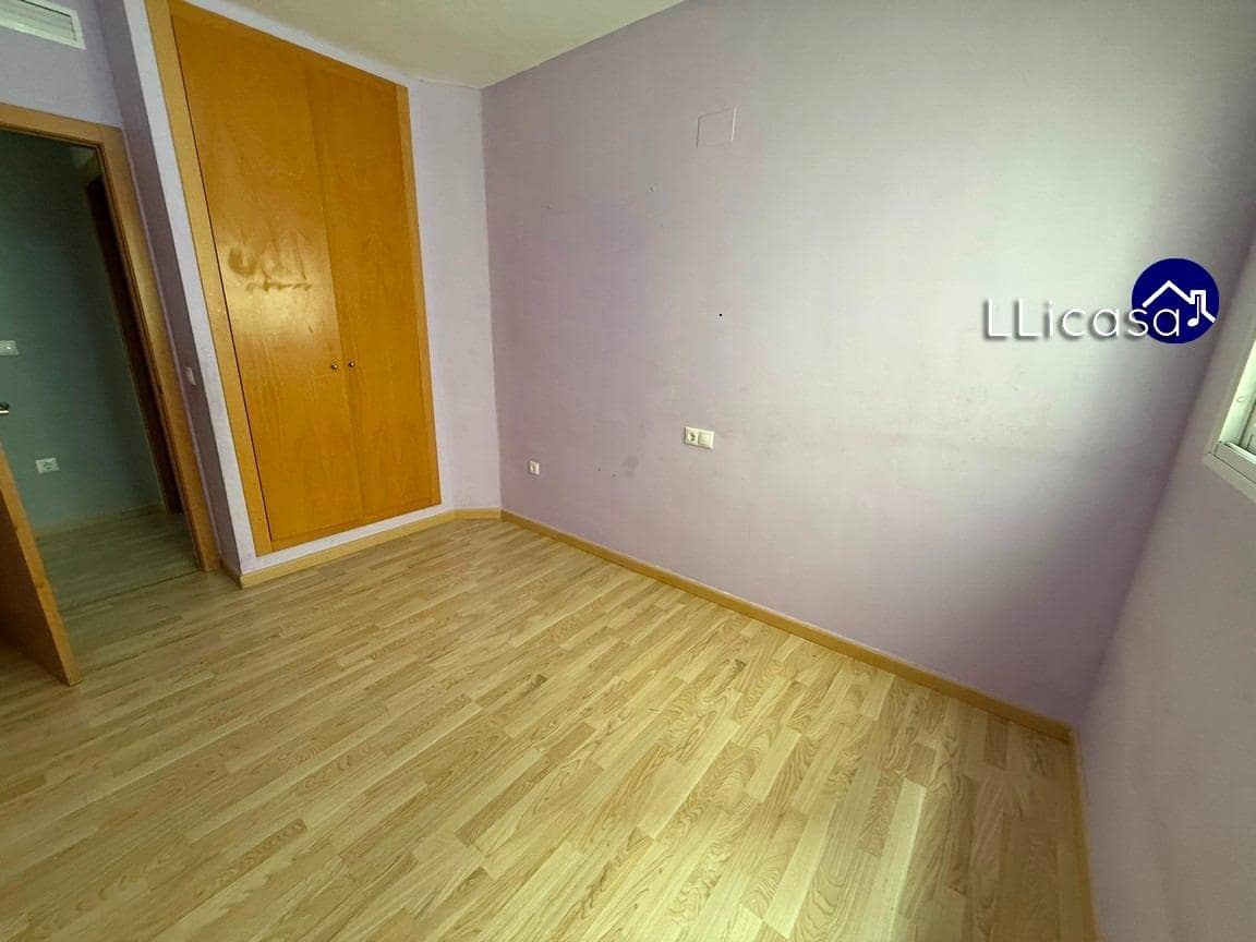 3 soveværelse Lejlighed til leje i La Pobla de Vallbona med garage - € 800 (Ref: 9565391)