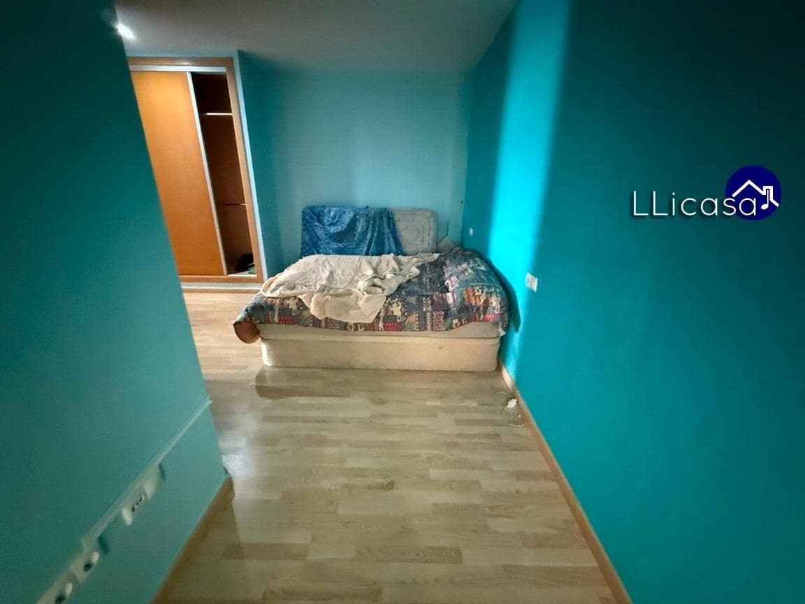3 soveværelse Lejlighed til leje i La Pobla de Vallbona med garage - € 800 (Ref: 9565391)