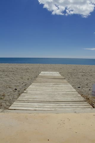 2 soverom Rekkehus til salgs i Bahía Dorada, Estepona med svømmebasseng garasje - € 580 000 (Ref: 9867384)