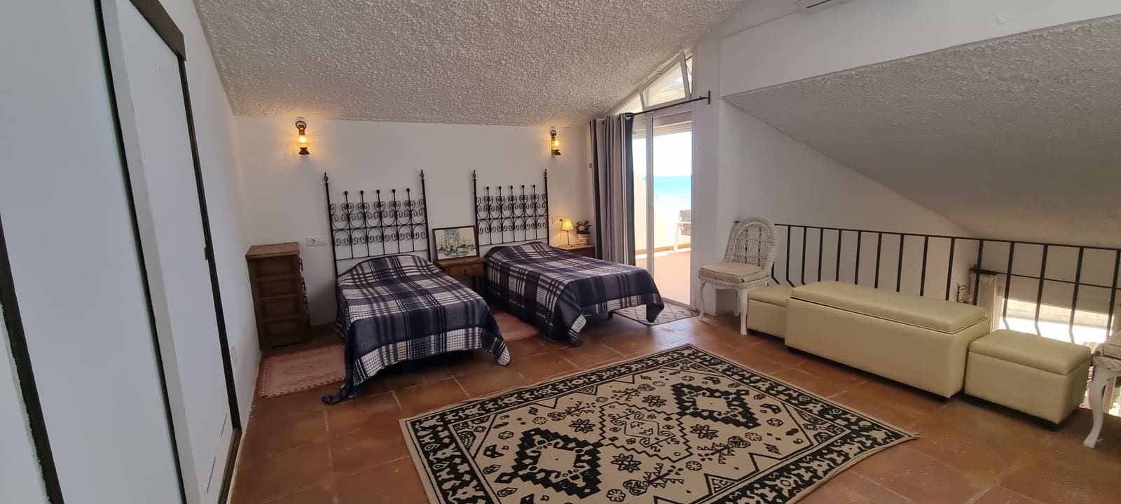 2 soverom Rekkehus til salgs i Estepona med svømmebasseng garasje - € 580 000 (Ref: 9867384)