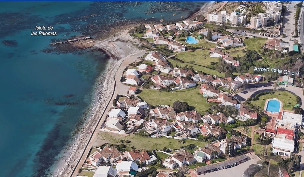 2 soverom Rekkehus til salgs i Estepona med svømmebasseng garasje - € 580 000 (Ref: 9867384)