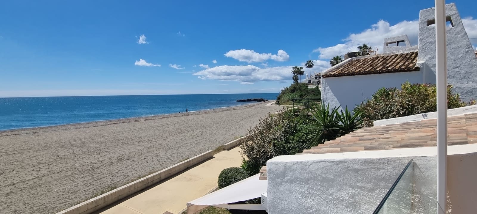 2 soverom Rekkehus til salgs i Estepona med svømmebasseng garasje - € 580 000 (Ref: 9867384)