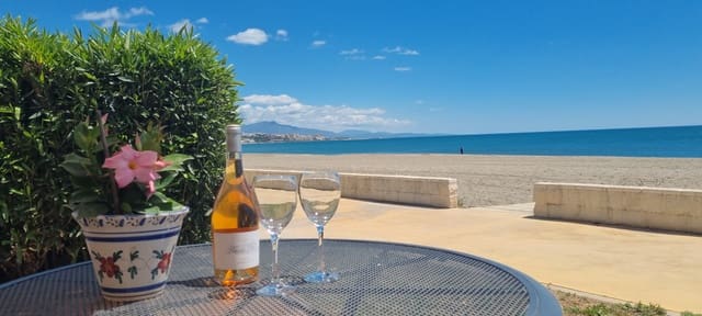 2 soverom Rekkehus til salgs i Bahía Dorada, Estepona med svømmebasseng garasje - € 580 000 (Ref: 9867384)