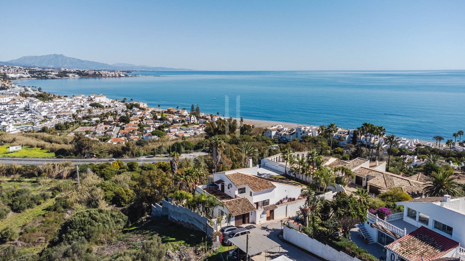 2 soverom Rekkehus til salgs i Estepona med svømmebasseng garasje - € 580 000 (Ref: 9867384)