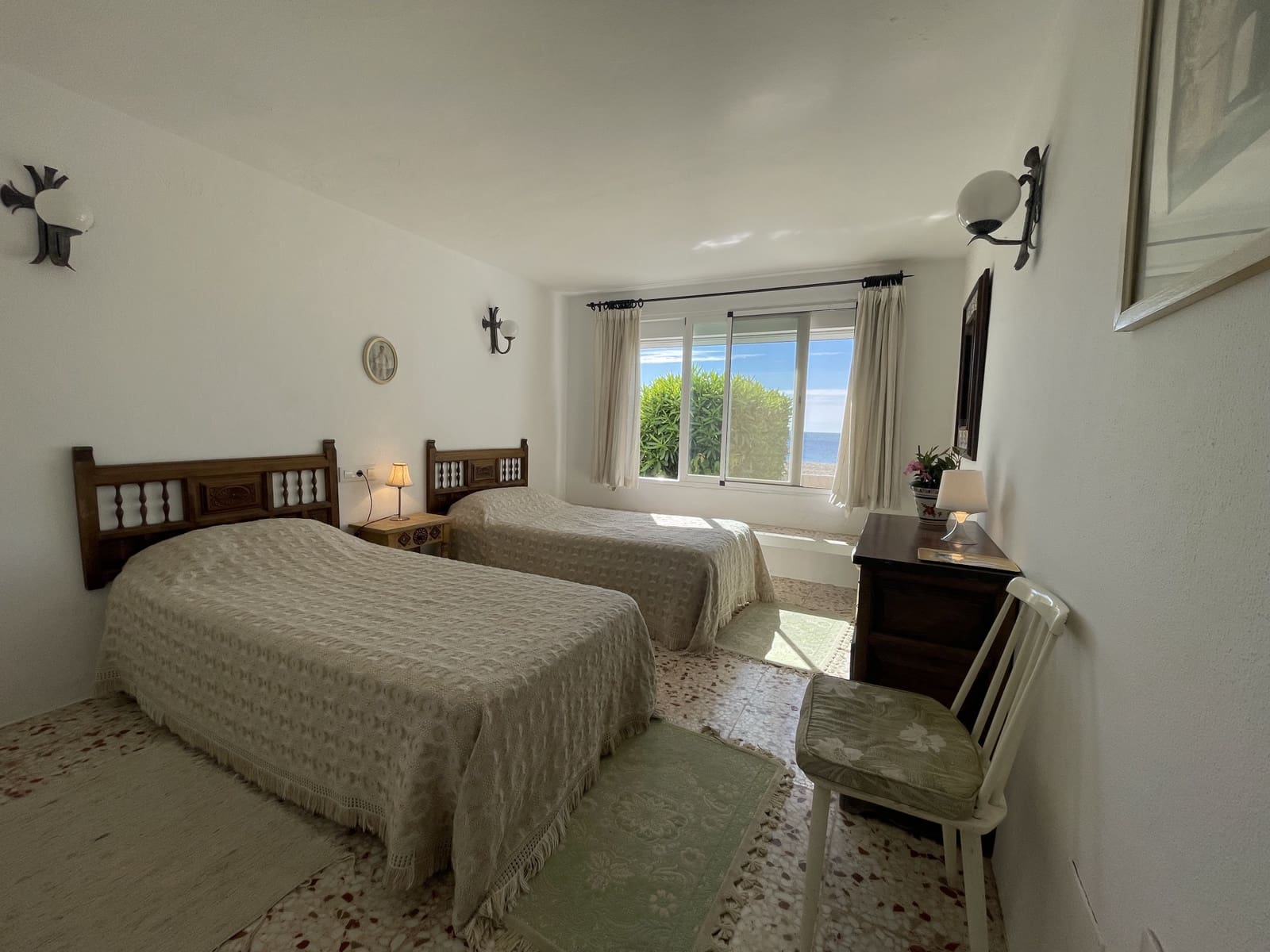 2 soverom Rekkehus til salgs i Estepona med svømmebasseng garasje - € 580 000 (Ref: 9867384)