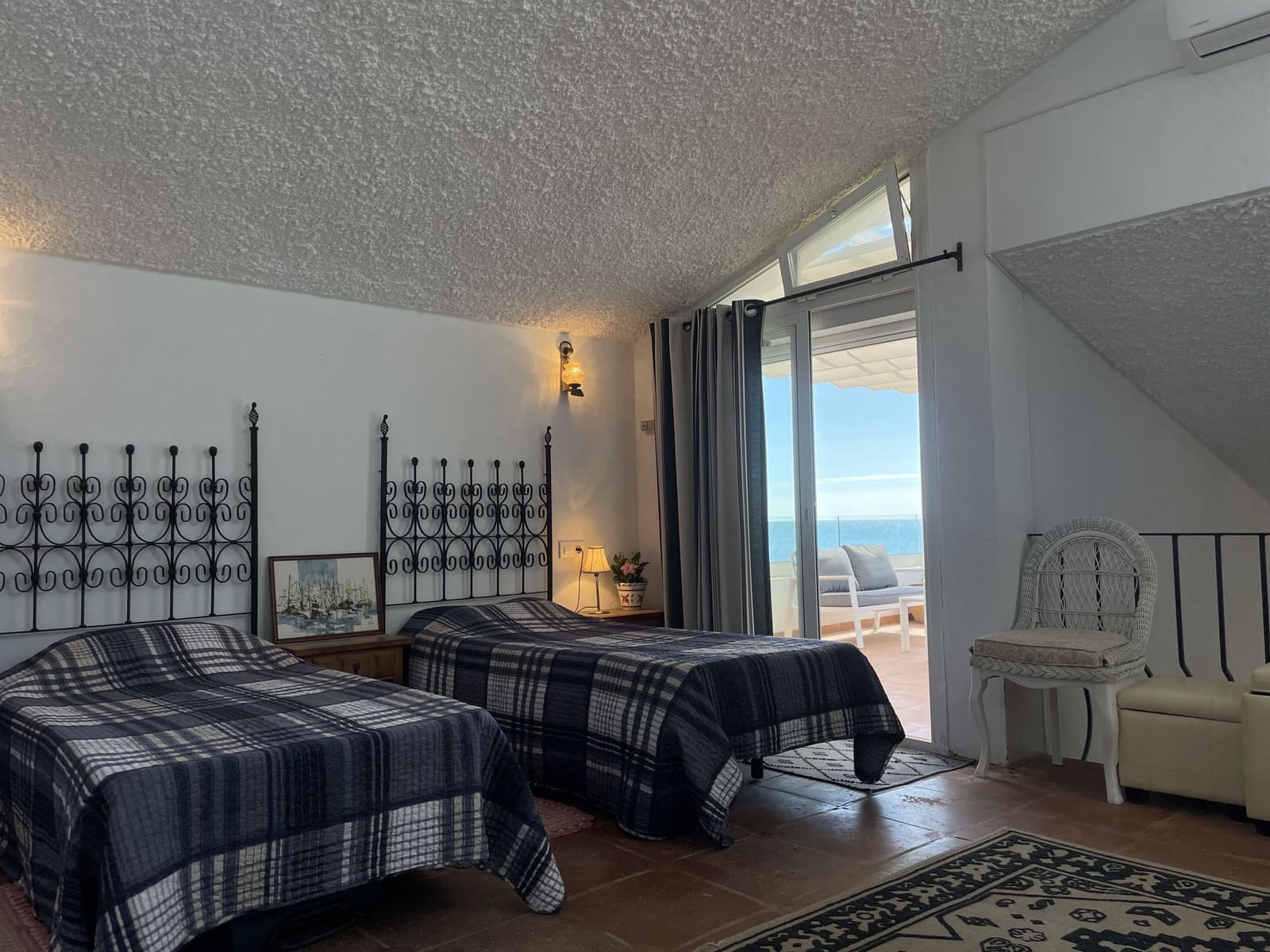 2 soverom Rekkehus til salgs i Estepona med svømmebasseng garasje - € 580 000 (Ref: 9867384)