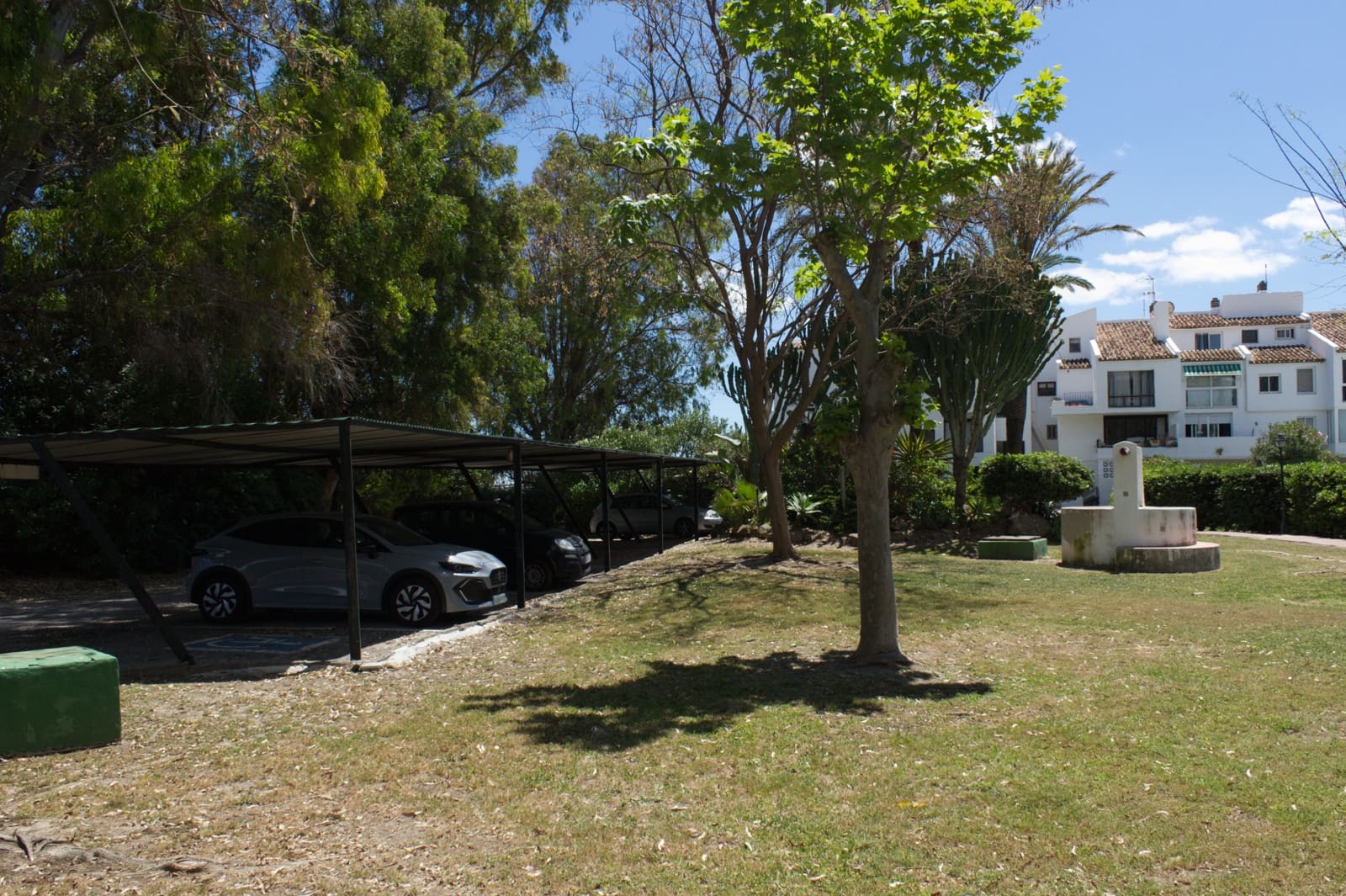 2 soverom Rekkehus til salgs i Estepona med svømmebasseng garasje - € 580 000 (Ref: 9867384)
