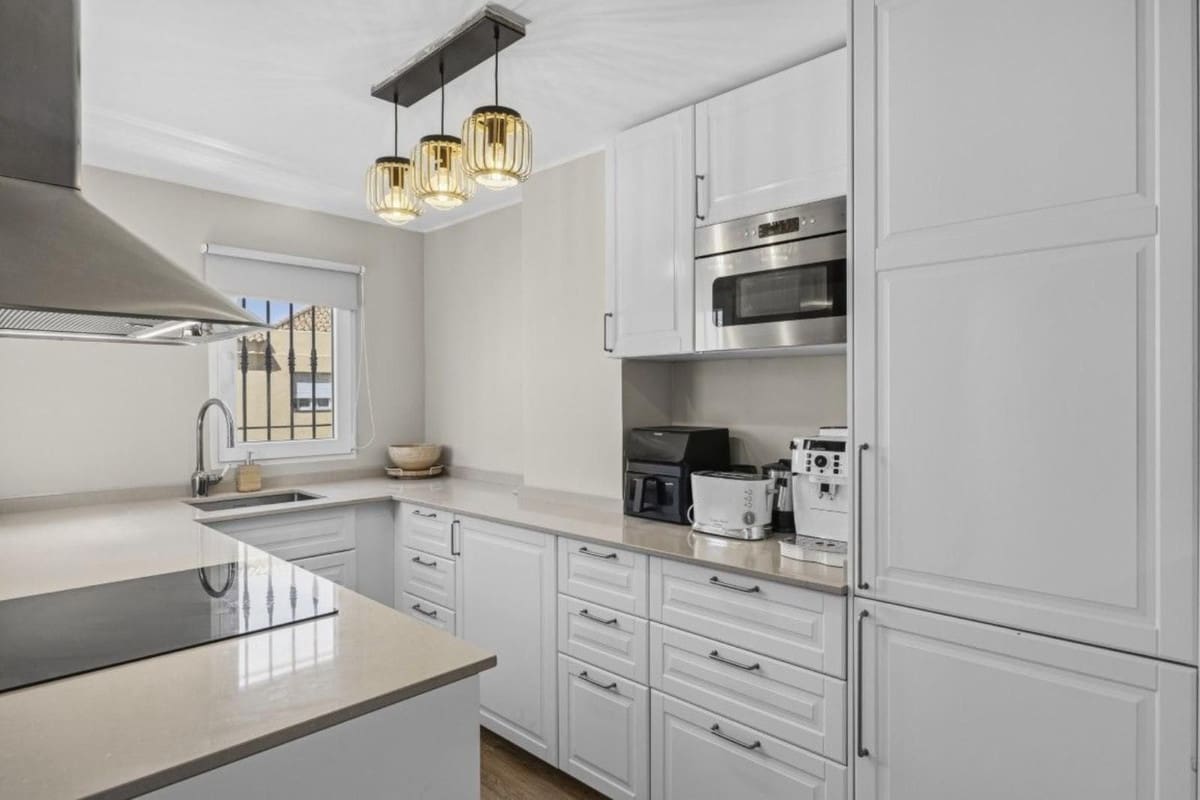 3 slaapkamer Appartement te koop in Torrequebrada met zwembad garage - € 319.000 (Ref: 10000610)
