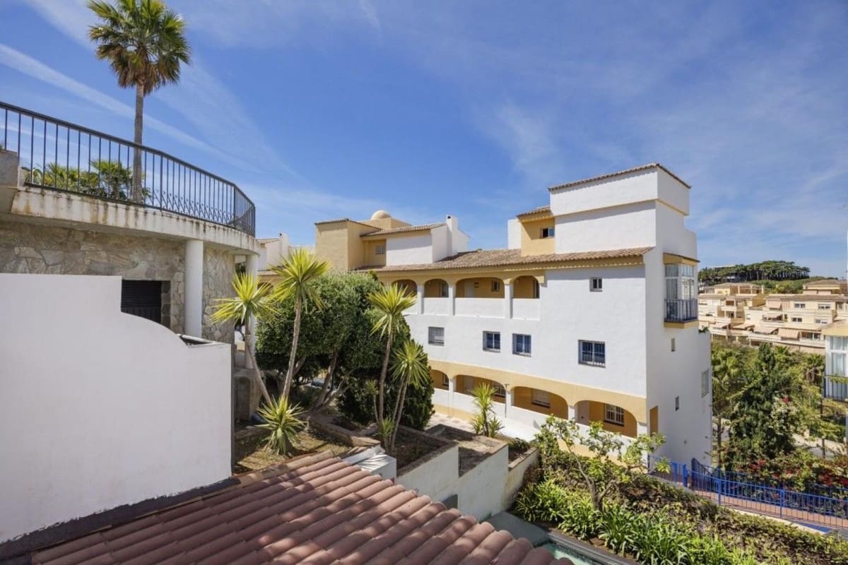 3 slaapkamer Appartement te koop in Torrequebrada met zwembad garage - € 319.000 (Ref: 10000610)