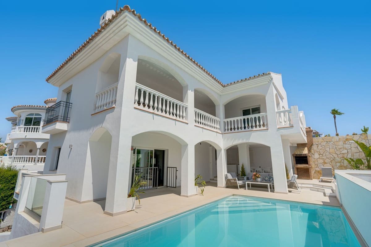 6 slaapkamer Villa te koop in Mijas Costa met zwembad garage - € 1.095.000 (Ref: 10000611)