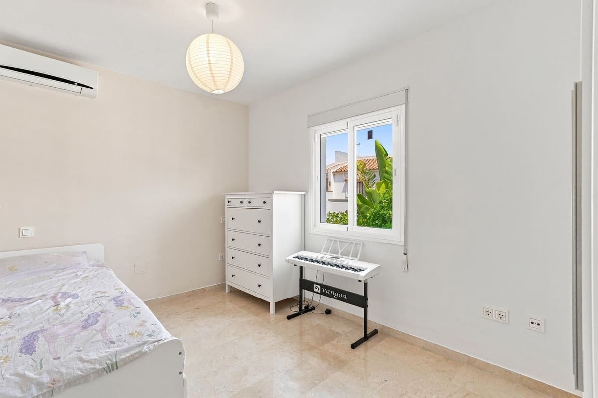 6 slaapkamer Villa te koop in Mijas Costa met zwembad garage - € 1.095.000 (Ref: 10000611)