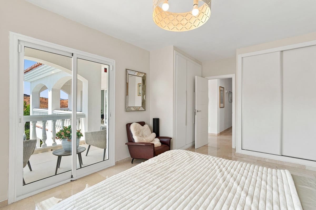 6 slaapkamer Villa te koop in Mijas Costa met zwembad garage - € 1.095.000 (Ref: 10000611)