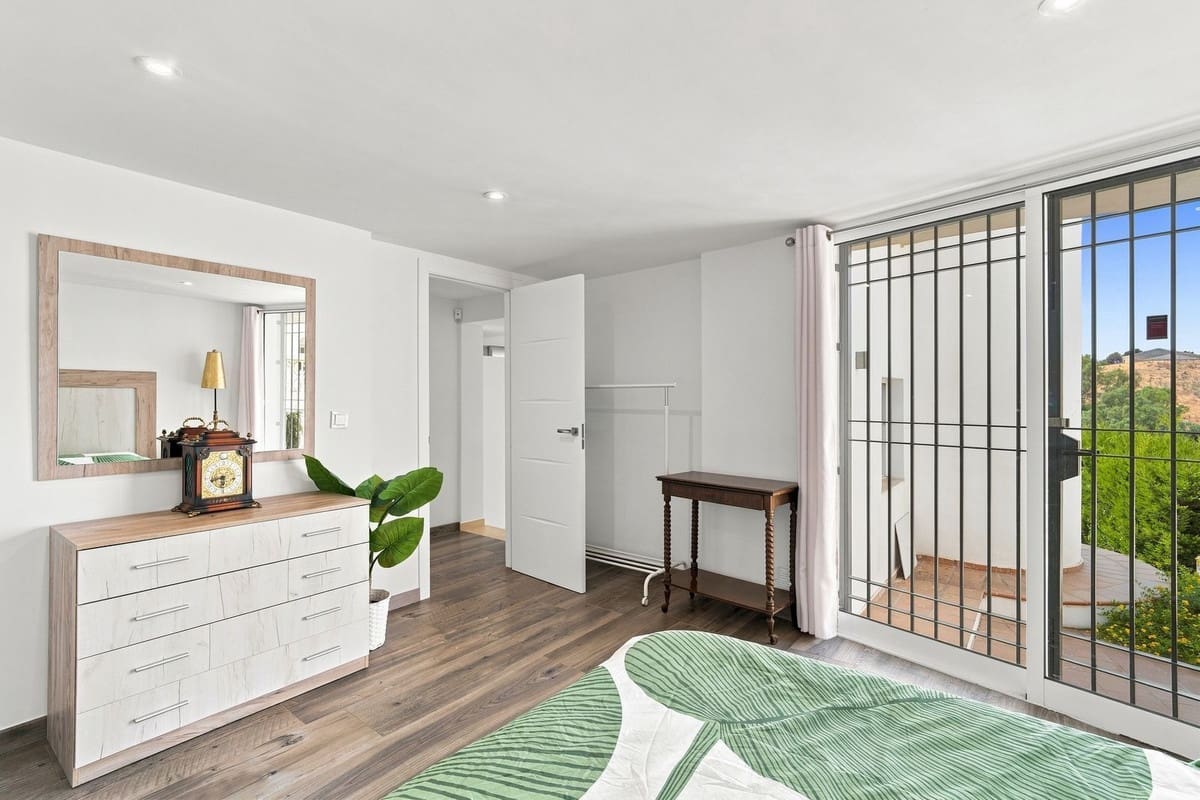 6 slaapkamer Villa te koop in Mijas Costa met zwembad garage - € 1.095.000 (Ref: 10000611)