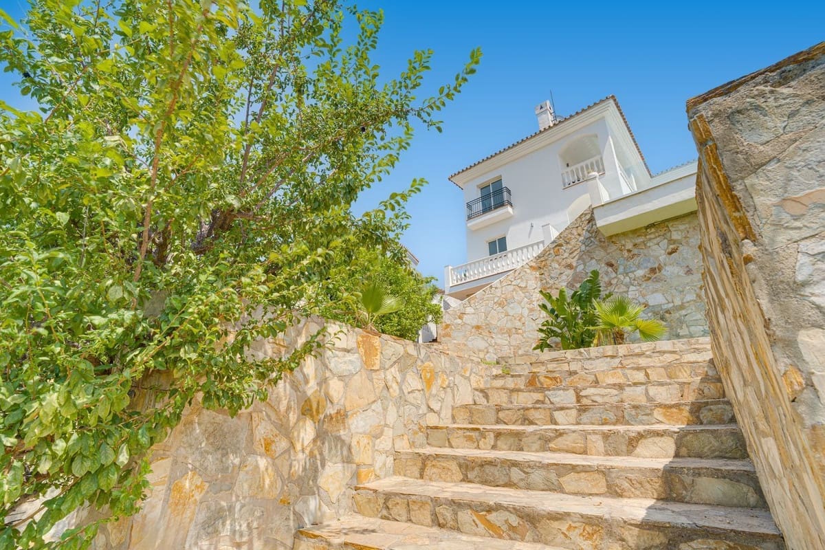 6 slaapkamer Villa te koop in Mijas Costa met zwembad garage - € 1.095.000 (Ref: 10000611)