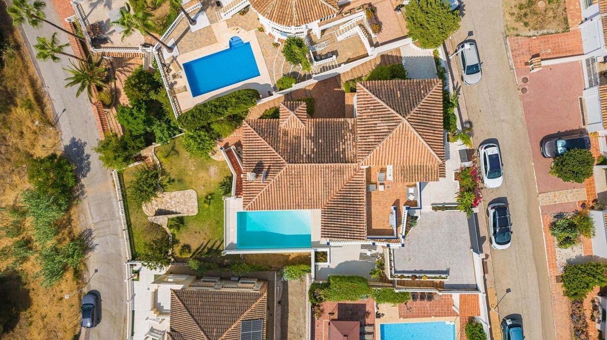 6 slaapkamer Villa te koop in Mijas Costa met zwembad garage - € 1.095.000 (Ref: 10000611)