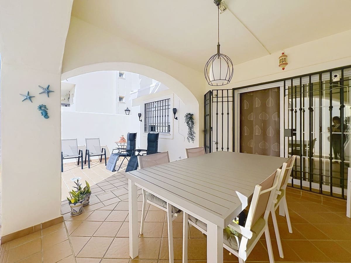 2 slaapkamer Appartement te koop in La Duquesa / Puerto de la Duquesa met zwembad garage - € 329.000 (Ref: 10001008)