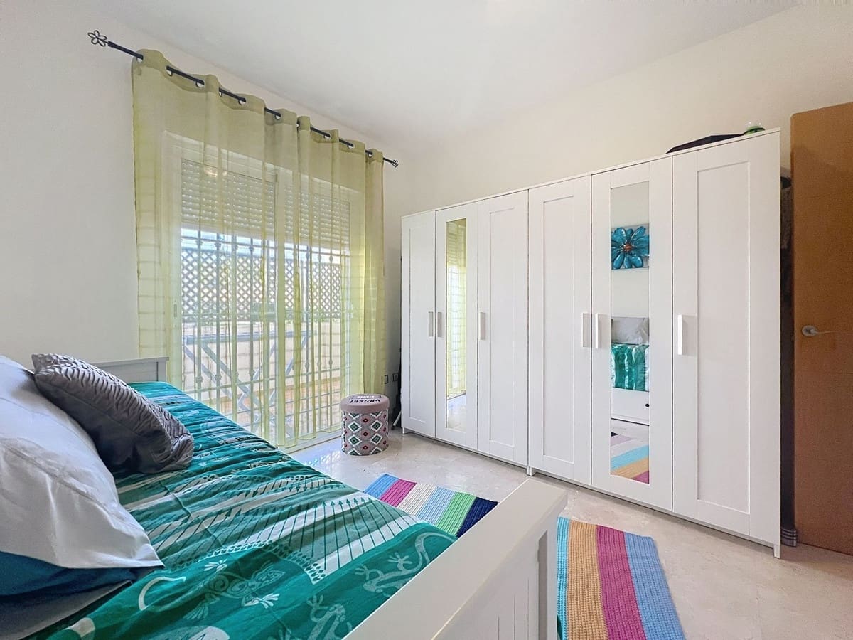 2 slaapkamer Appartement te koop in La Duquesa / Puerto de la Duquesa met zwembad garage - € 329.000 (Ref: 10001008)