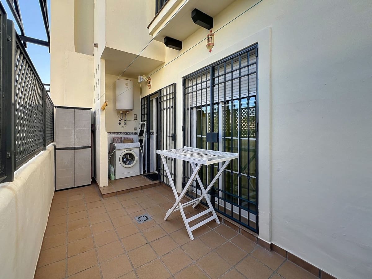 2 slaapkamer Appartement te koop in La Duquesa / Puerto de la Duquesa met zwembad garage - € 329.000 (Ref: 10001008)