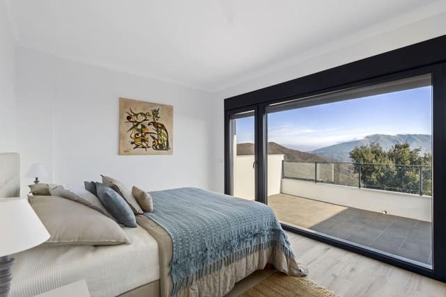 3 quarto Casa em Banda para venda em La Mairena, Ojen com piscina garagem - 595 000 € (Ref: 10001009)