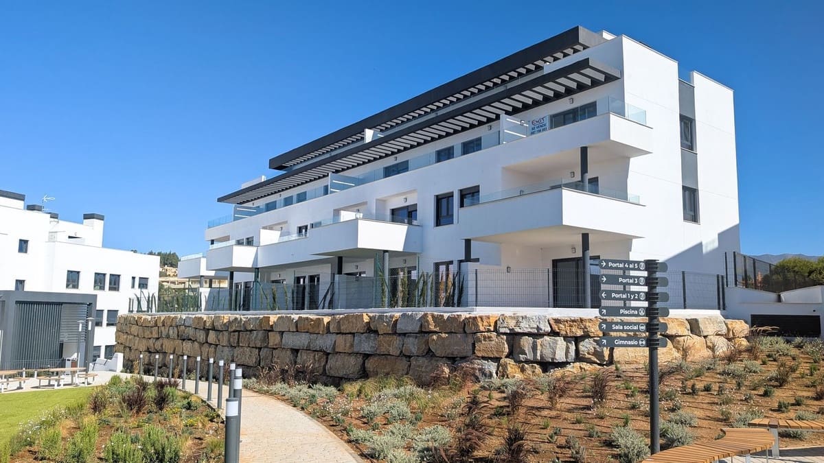 3 bedroom Penthouse for sale in Mijas Costa with pool garage - € 950,000 (Ref: 10001010)
