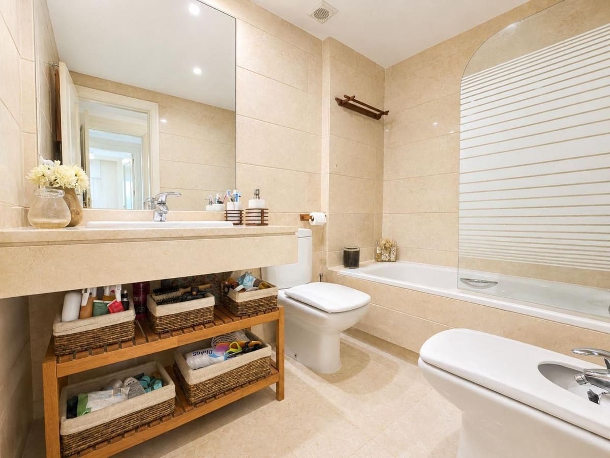 2 sypialnia Apartament na sprzedaż w Nueva Andalucia z basenem garażem - 450 000 € (Ref: 10009508)