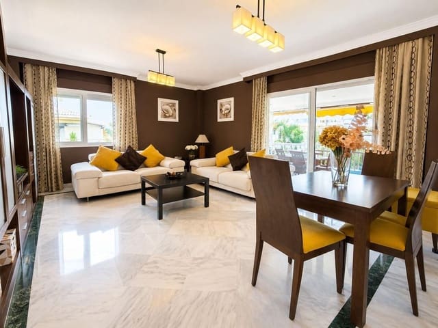 2 sypialnia Apartament na sprzedaż w Nueva Andalucia, Marbella z basenem garażem - 450 000 € (Ref: 10009508)