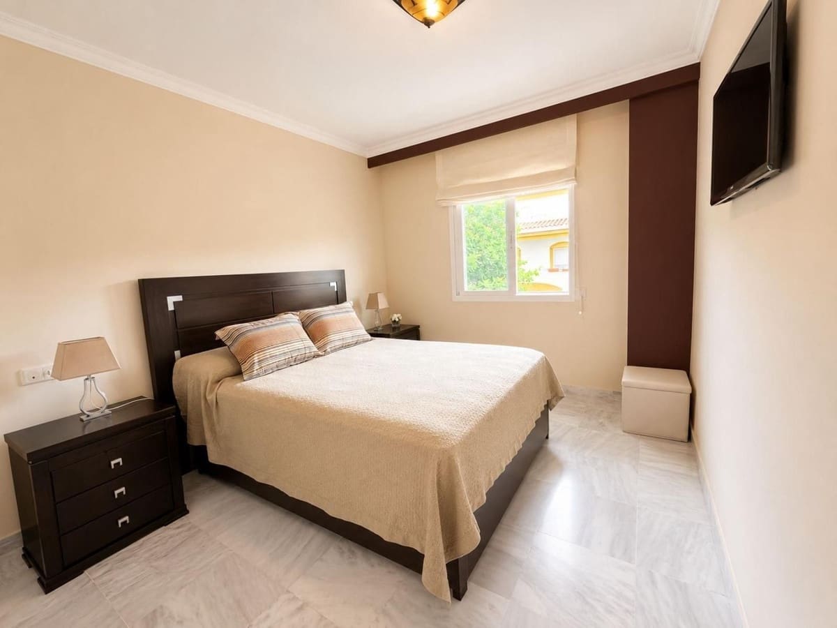 2 sypialnia Apartament na sprzedaż w Nueva Andalucia z basenem garażem - 450 000 € (Ref: 10009508)