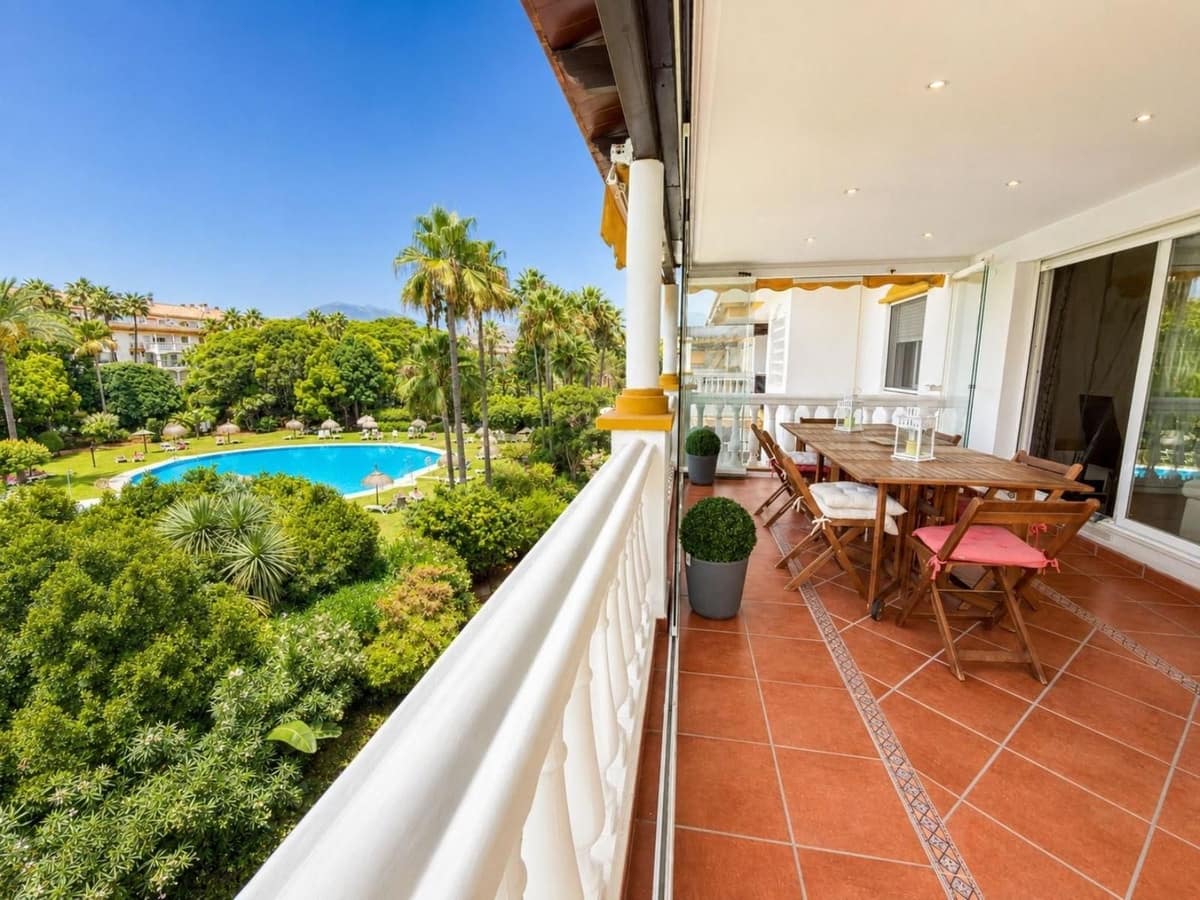 2 sypialnia Apartament na sprzedaż w Nueva Andalucia z basenem garażem - 450 000 € (Ref: 10009508)