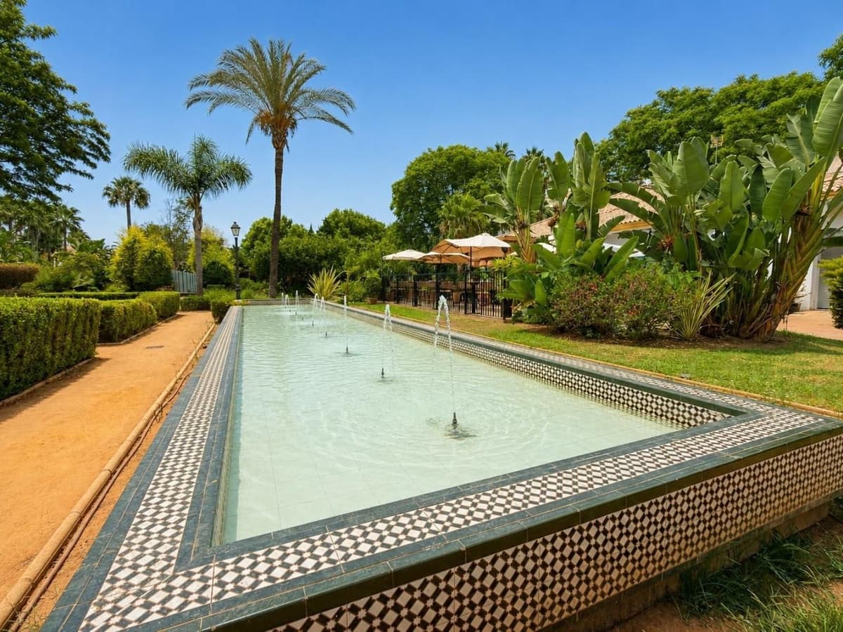 2 sypialnia Apartament na sprzedaż w Nueva Andalucia z basenem garażem - 450 000 € (Ref: 10009508)