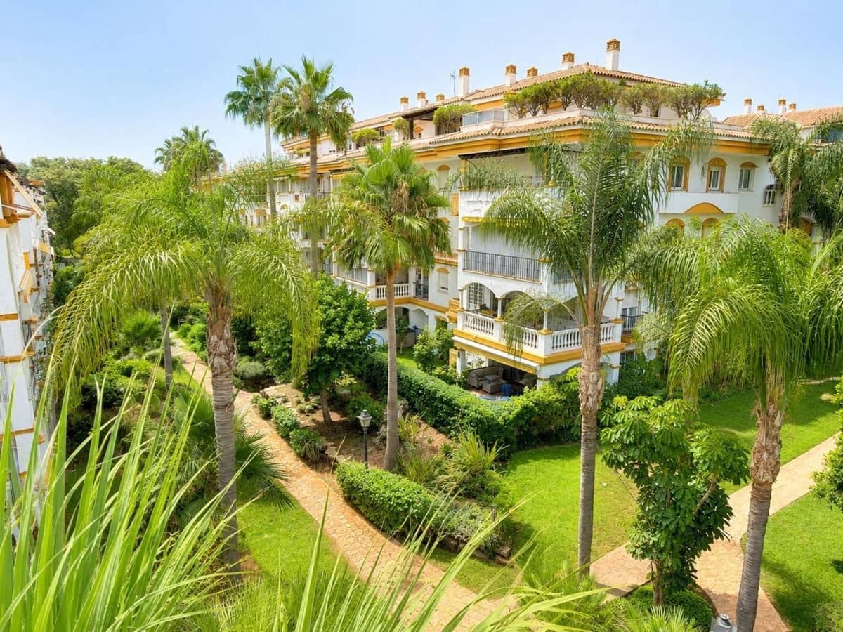 2 sypialnia Apartament na sprzedaż w Nueva Andalucia z basenem garażem - 450 000 € (Ref: 10009508)