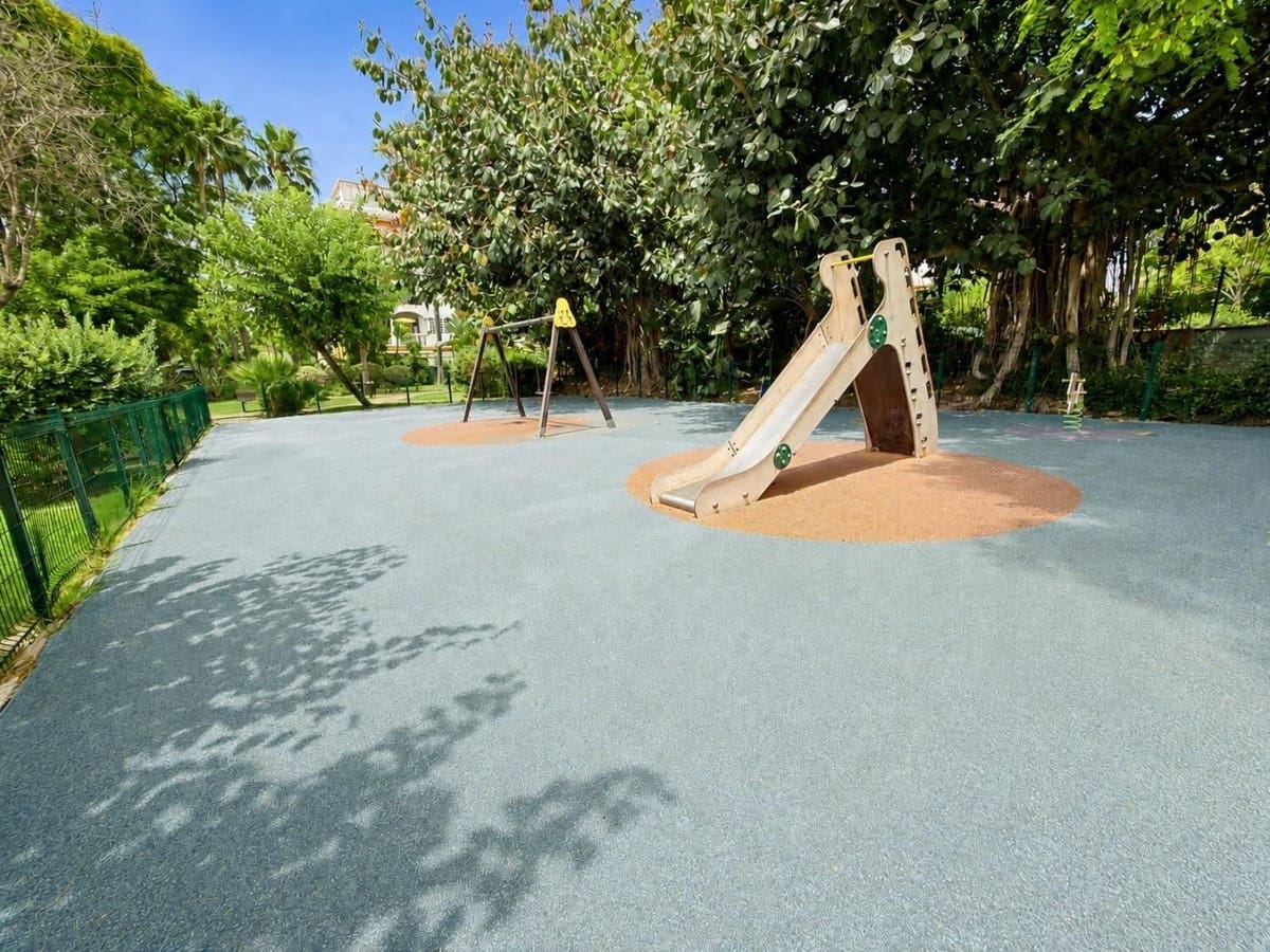 2 sypialnia Apartament na sprzedaż w Nueva Andalucia z basenem garażem - 450 000 € (Ref: 10009508)