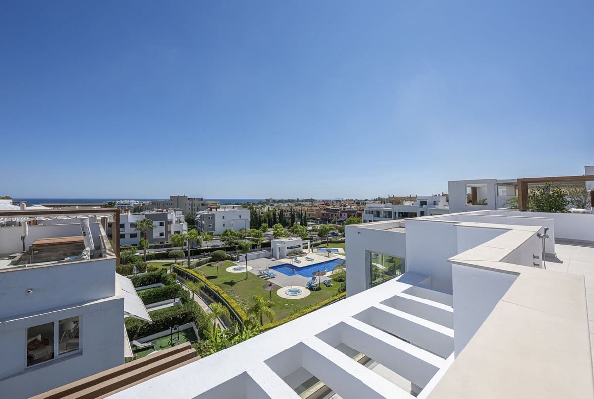3 Zimmer Apartment zu verkaufen in Estepona mit Pool Garage - 750.000 € (Ref: 10009904)