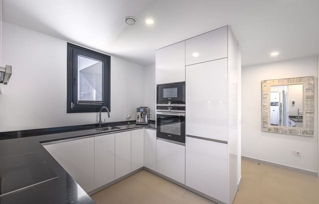 3 Zimmer Apartment zu verkaufen in Estepona mit Pool Garage - 750.000 € (Ref: 10009904)