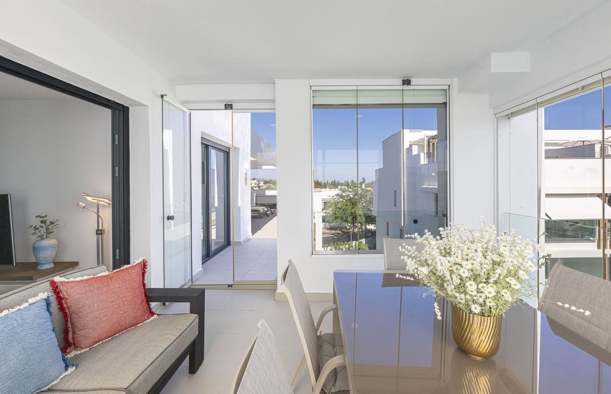 3 Zimmer Apartment zu verkaufen in Estepona mit Pool Garage - 750.000 € (Ref: 10009904)