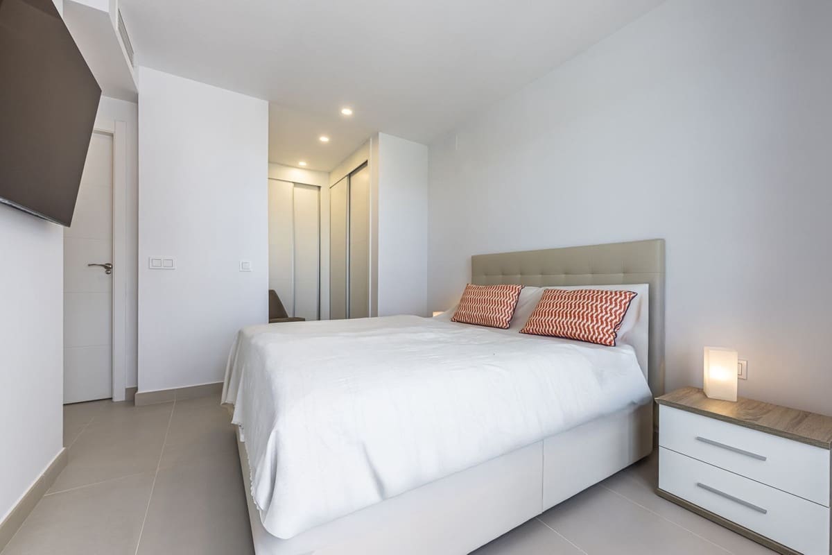 3 Zimmer Apartment zu verkaufen in Estepona mit Pool Garage - 750.000 € (Ref: 10009904)