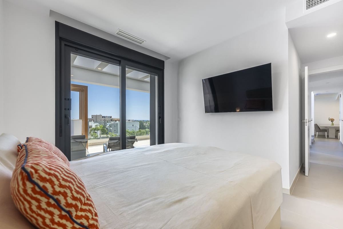 3 Zimmer Apartment zu verkaufen in Estepona mit Pool Garage - 750.000 € (Ref: 10009904)