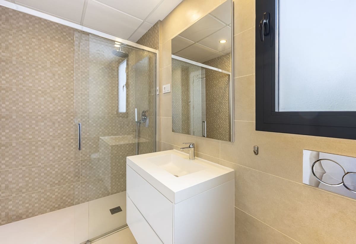 3 Zimmer Apartment zu verkaufen in Estepona mit Pool Garage - 750.000 € (Ref: 10009904)