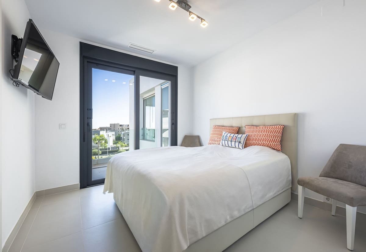 3 Zimmer Apartment zu verkaufen in Estepona mit Pool Garage - 750.000 € (Ref: 10009904)