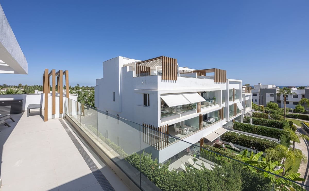 3 Zimmer Apartment zu verkaufen in Estepona mit Pool Garage - 750.000 € (Ref: 10009904)