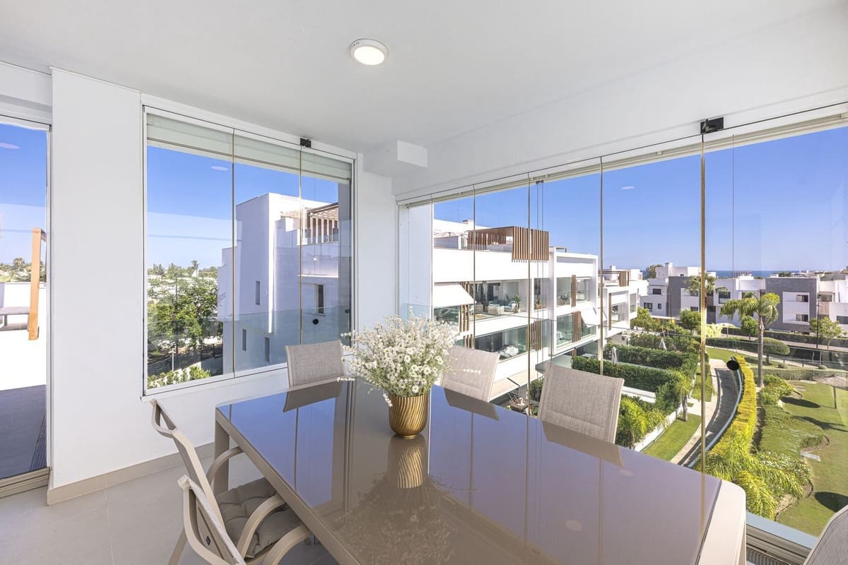 3 Zimmer Apartment zu verkaufen in Estepona mit Pool Garage - 750.000 € (Ref: 10009904)