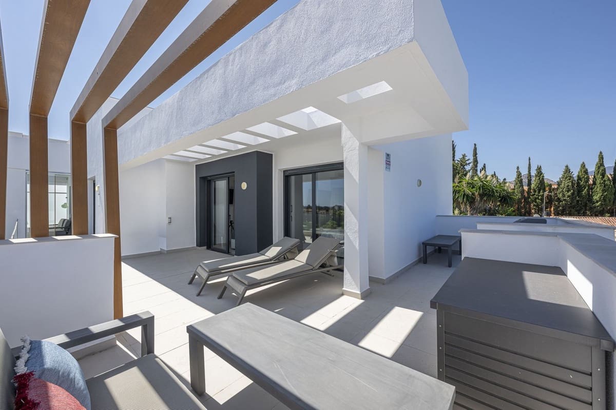3 Zimmer Apartment zu verkaufen in Estepona mit Pool Garage - 750.000 € (Ref: 10009904)