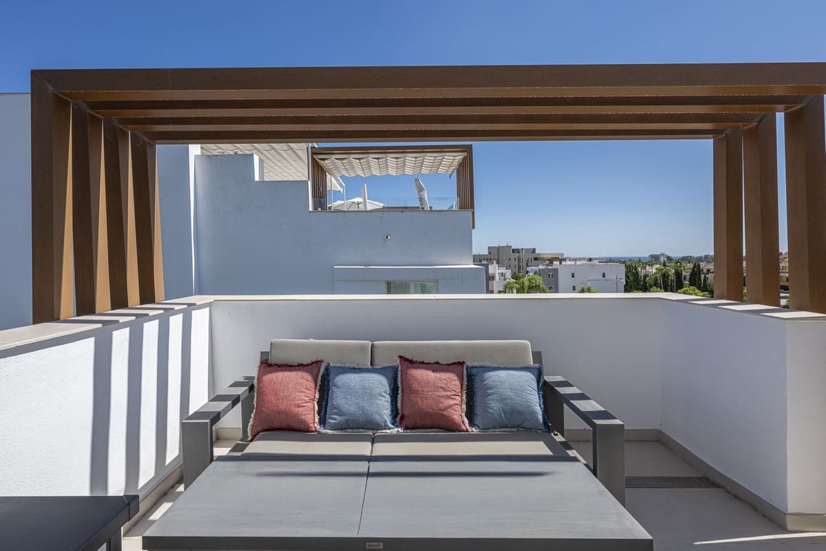 3 Zimmer Apartment zu verkaufen in Estepona mit Pool Garage - 750.000 € (Ref: 10009904)