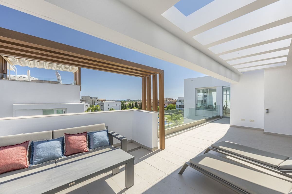 3 Zimmer Apartment zu verkaufen in Estepona mit Pool Garage - 750.000 € (Ref: 10009904)