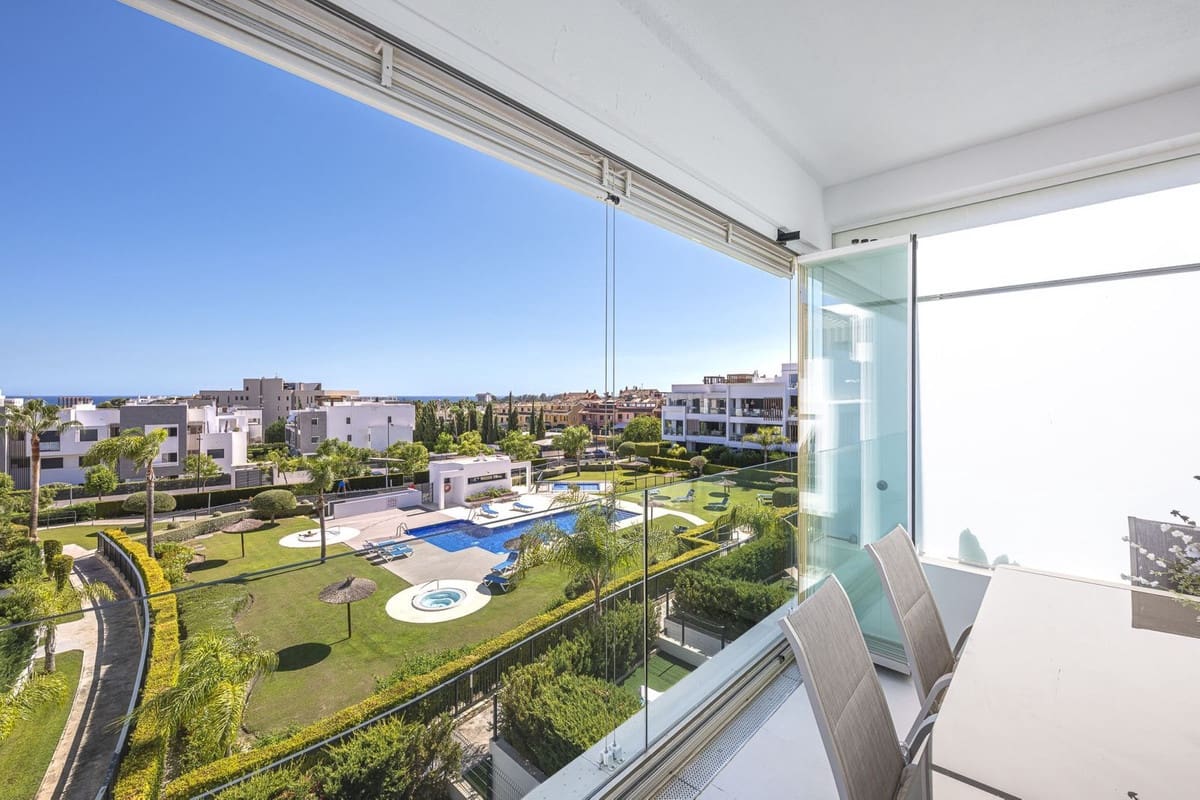 3 Zimmer Apartment zu verkaufen in Estepona mit Pool Garage - 750.000 € (Ref: 10009904)