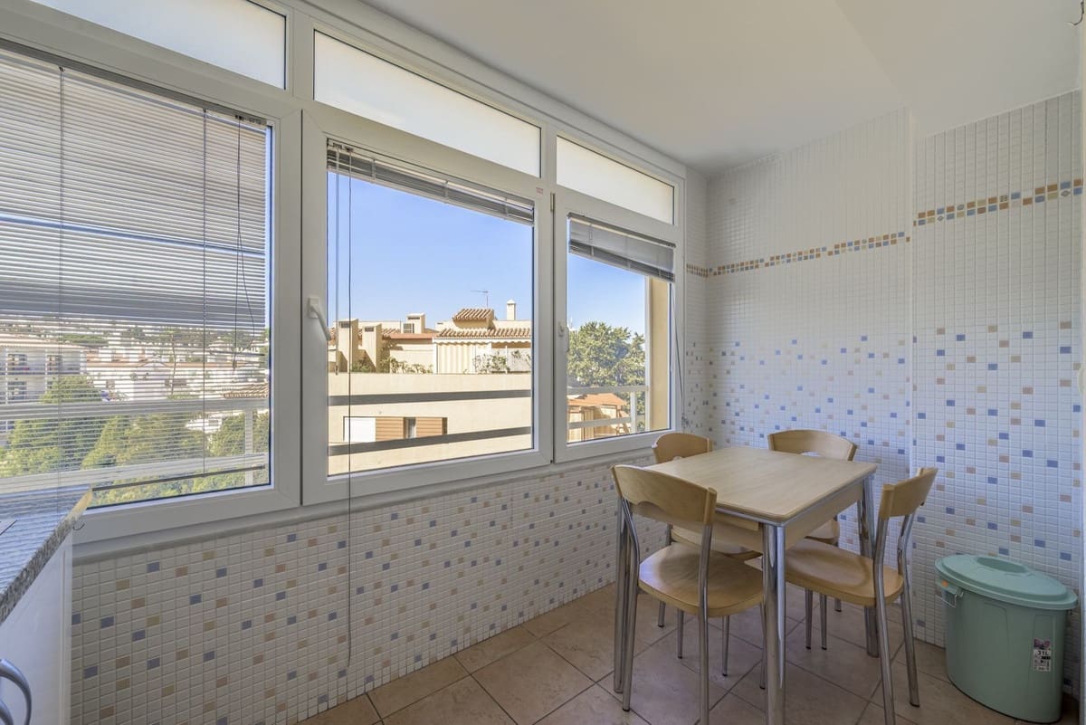 1 sovrum Lägenhet till salu i Torremolinos med garage - 295 000 € (Ref: 10009966)
