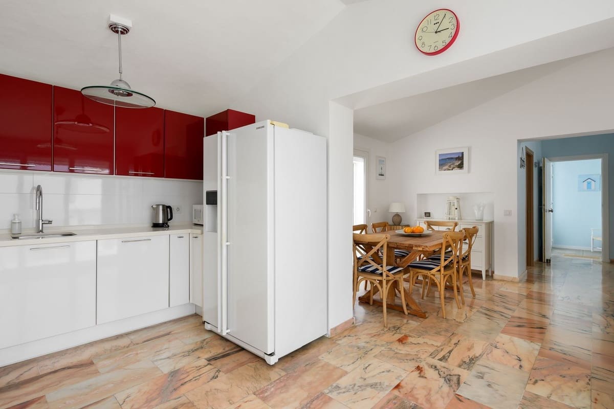 3 soverom Villa til salgs i Estepona med svømmebasseng garasje - € 1 395 000 (Ref: 10012327)