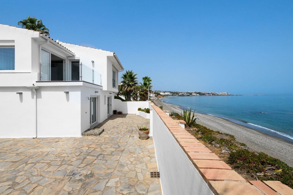 3 soverom Villa til salgs i Estepona med svømmebasseng garasje - € 1 395 000 (Ref: 10012327)