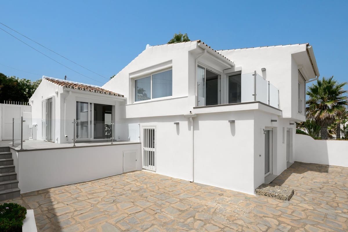 3 soverom Villa til salgs i Estepona med svømmebasseng garasje - € 1 395 000 (Ref: 10012327)