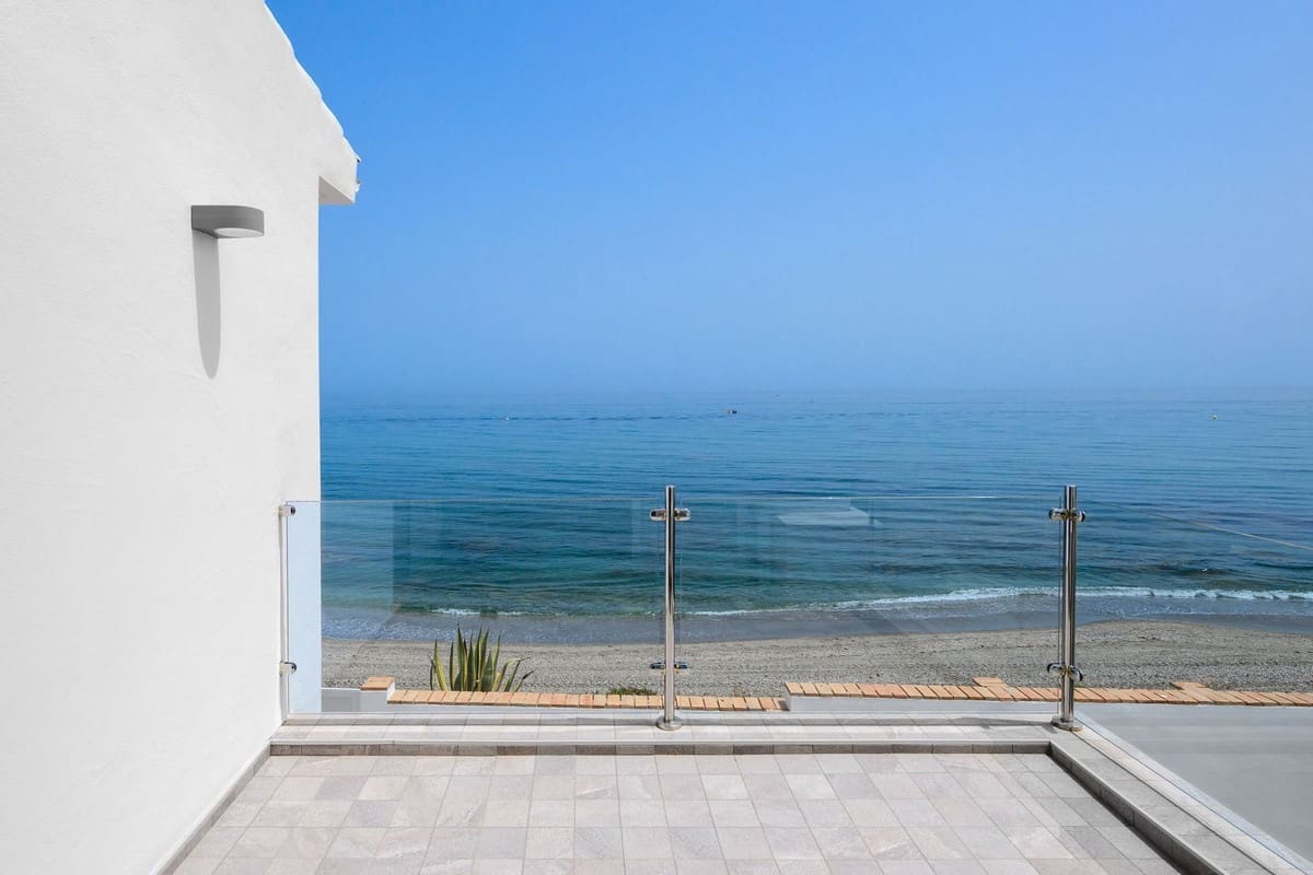 3 soverom Villa til salgs i Estepona med svømmebasseng garasje - € 1 395 000 (Ref: 10012327)